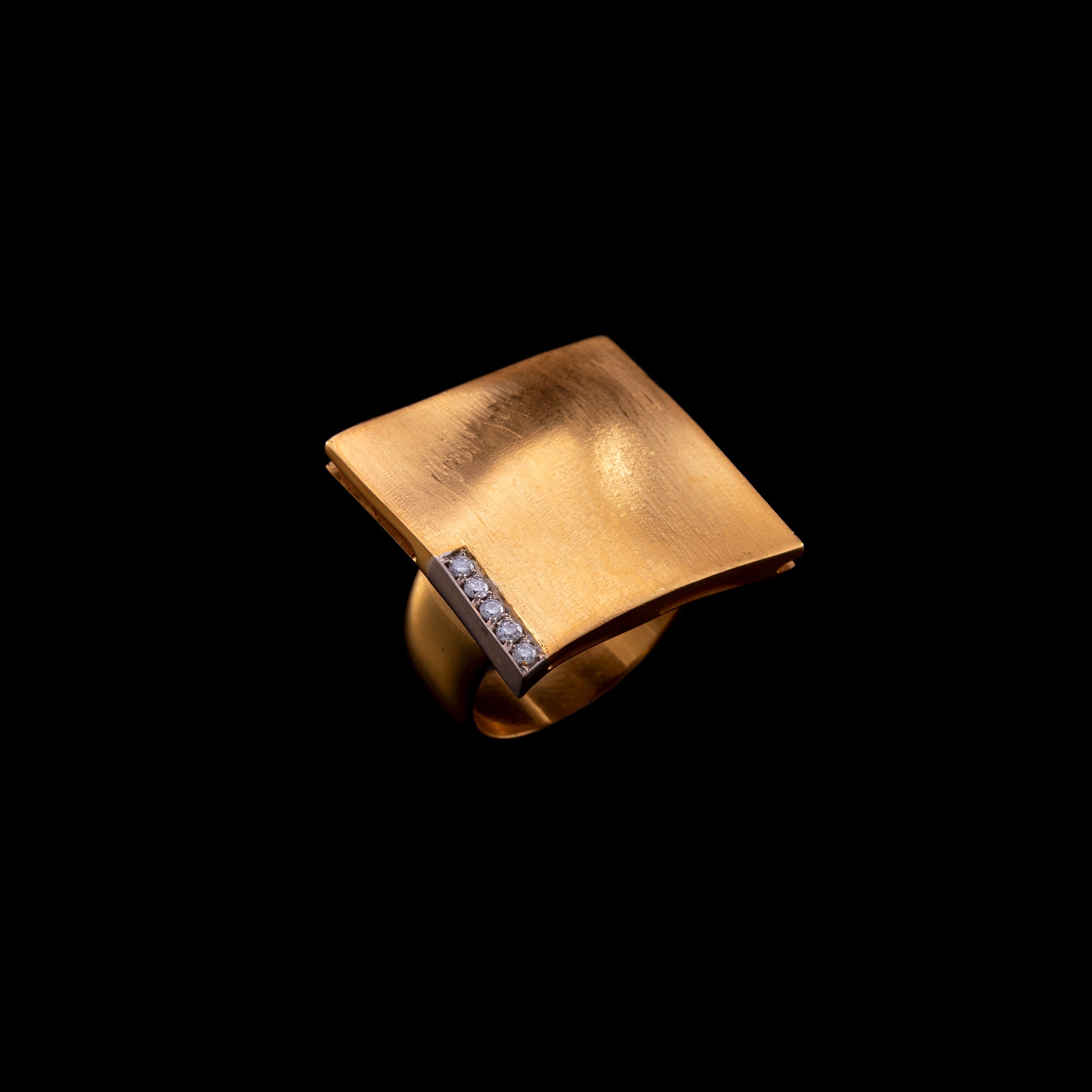 Wavy Square Ring