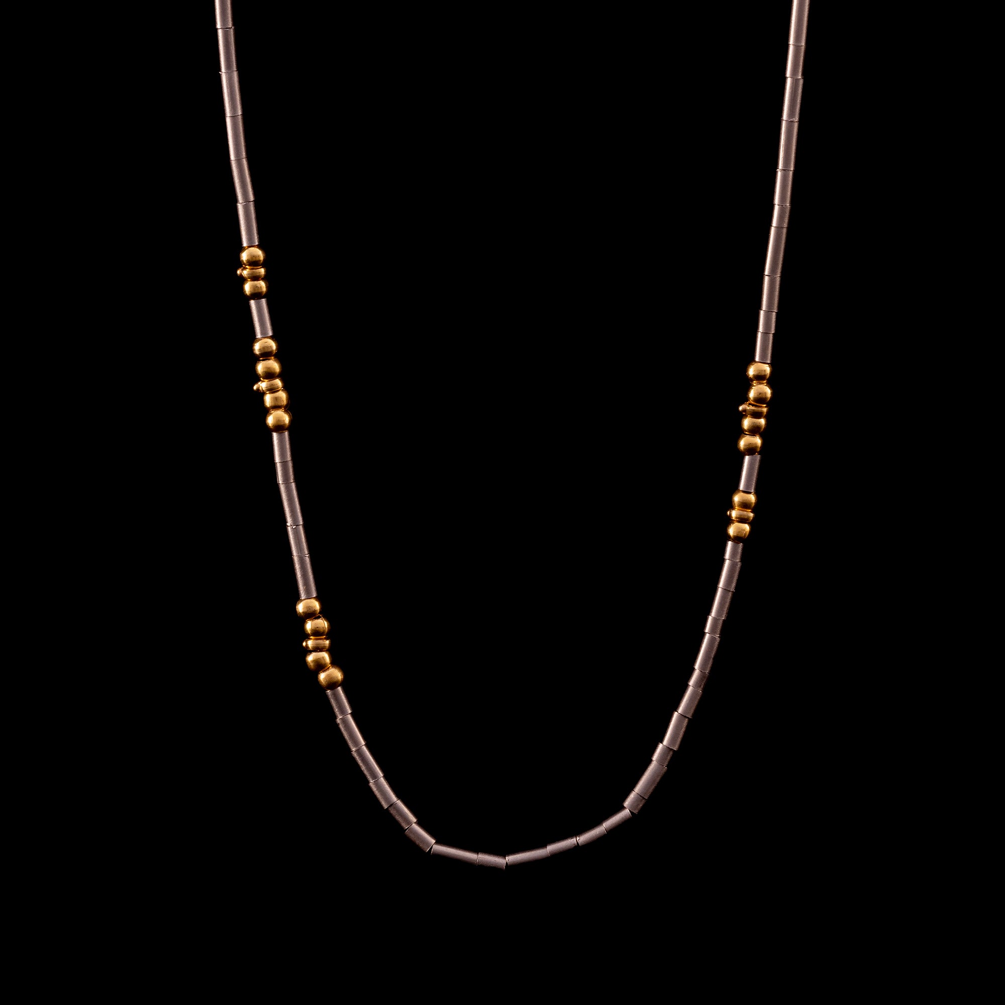 White Chain, Yellow Details