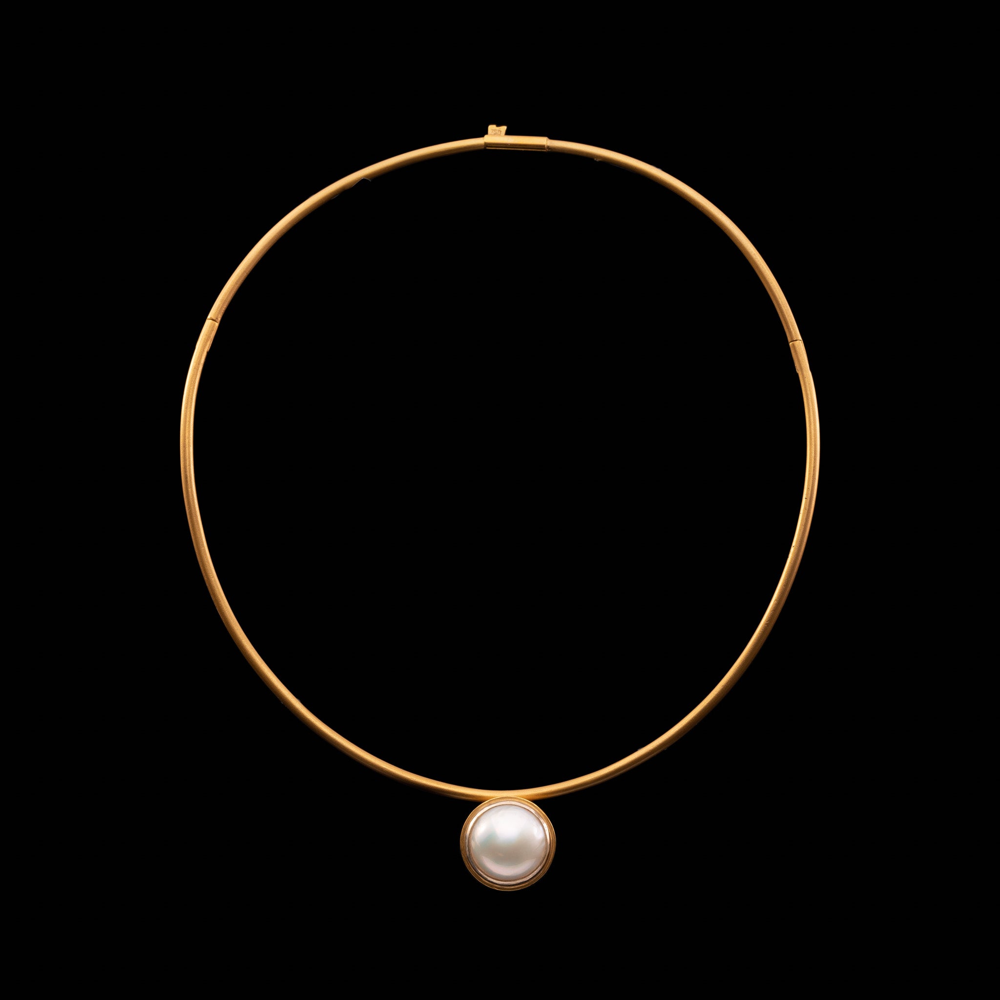 Necklace with White Pearl